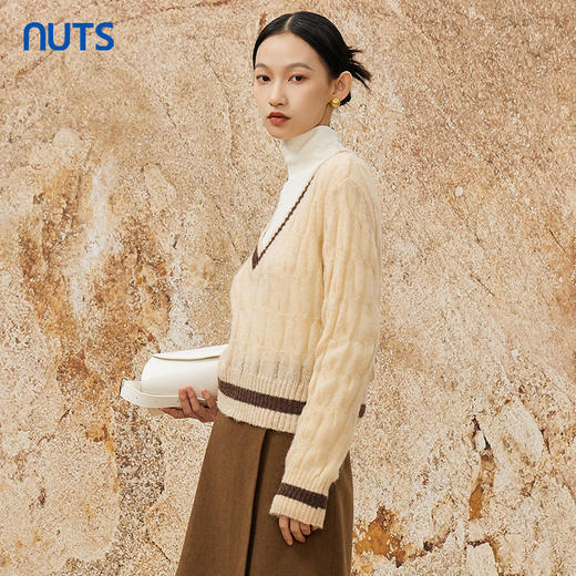 NUTS新款V领时尚气质撞色慵懒保暖毛织套头衫女335052266 商品图1