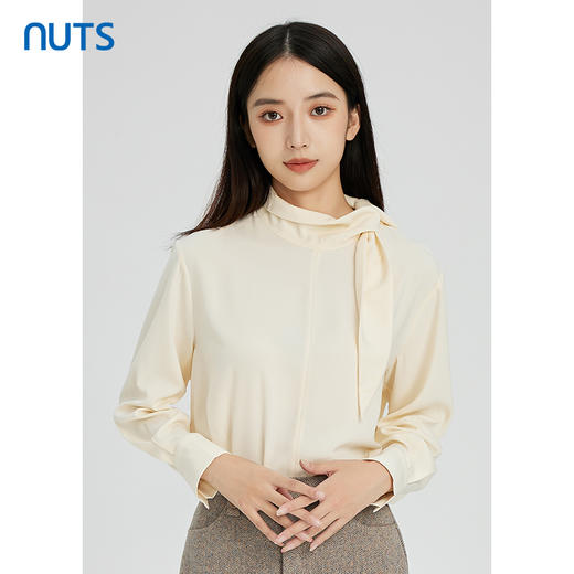 NUTS秋冬款简约设计感围巾领百搭宽松长袖套头衬衫女241013037B 商品图1