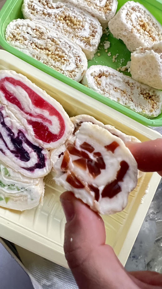 十斤牛奶出一斤奶皮子纯天然绿色，内蒙当地奶源，出自一位有执念有信念的老匠人之手，只做大自然的搬运工，拒绝科技和污染，让老人孩子和我们爱的人，吃到放心的食品，250g/盒 商品图1