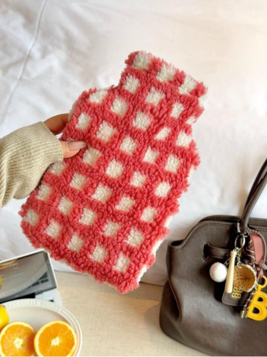 ❤️暖心暖手治愈神器❗️❗️【SOOKIE 治愈系羊羔绒热水袋】➡️1000ml大容量，温暖加倍，💥这个天气不叫降温是速冻❄️，速度码起❗️ ❗️  商品图4