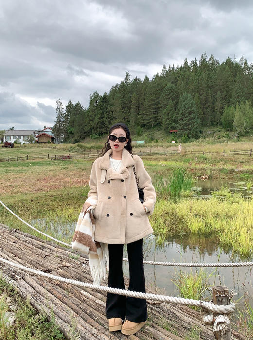 <曾小咸推荐>新品现货！卖完下架不再补！微信粉丝打折价！韩系皮毛一体卡其色毛毛外套 日常329.99 立减140 秒杀189.99！！ 商品图6