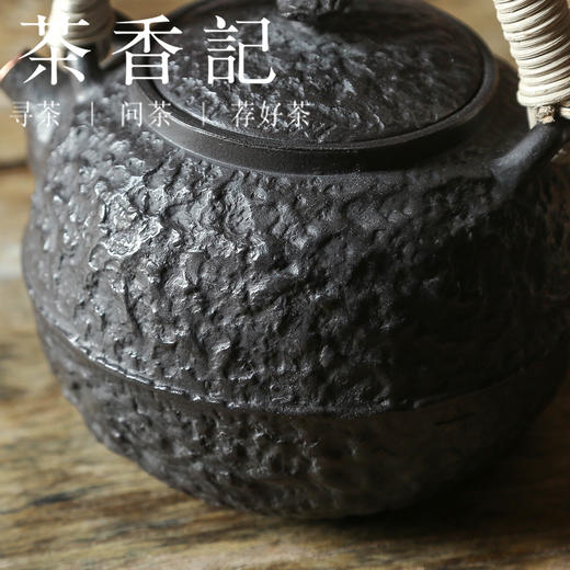 茶香记 岩墨山房空谷竹编提梁壶670ml老岩泥黑釉茶壶肌理煮水壶 商品图2