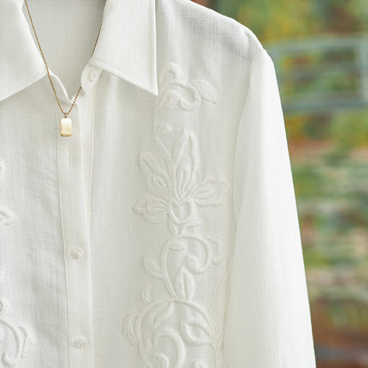 【高货wl】全新升级【铂金会员330/天猫439/差价109】(40004) 洛诗琳春秋新款精致高级感翻领刺绣长袖衬衫 商品图2