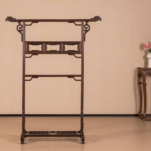 清 红木云纹搭脑中牌子衣架 商品图0