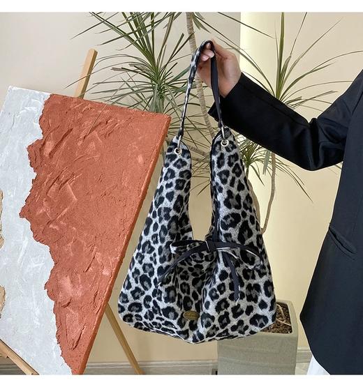 灰豹纹双面腋下包 商品图6