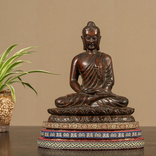 清 沉香木雕释迦摩尼佛像 商品图0