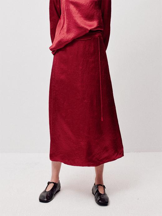 LIYIHAN红之绸丨25春新年醋酸缎面压褶半身裙女显瘦直筒包臀长裙 商品图1