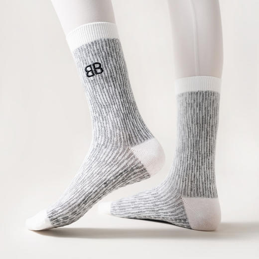 【5双起批，10双以上包邮】新款女瑜伽袜小腿袜ins潮百搭日系时尚运动普拉提袜刺绣B字堆堆袜 商品图1