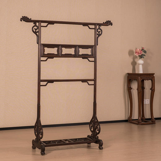 清 红木云纹搭脑中牌子衣架 商品图1