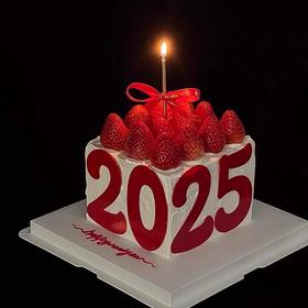 2025草莓新年蛋糕