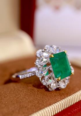 2.21ct刻面祖母绿戒指