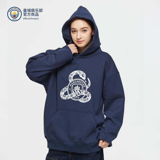 【官方正版】曼城俱乐部 | 2025蛇年连帽卫衣球迷新年氛围 商品图2