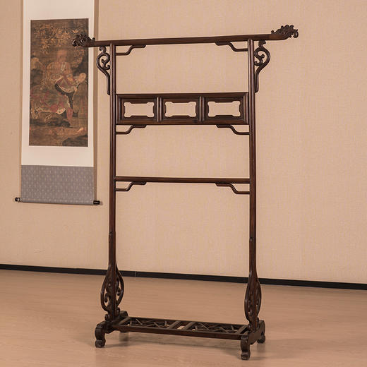 清 红木云纹搭脑中牌子衣架 商品图4