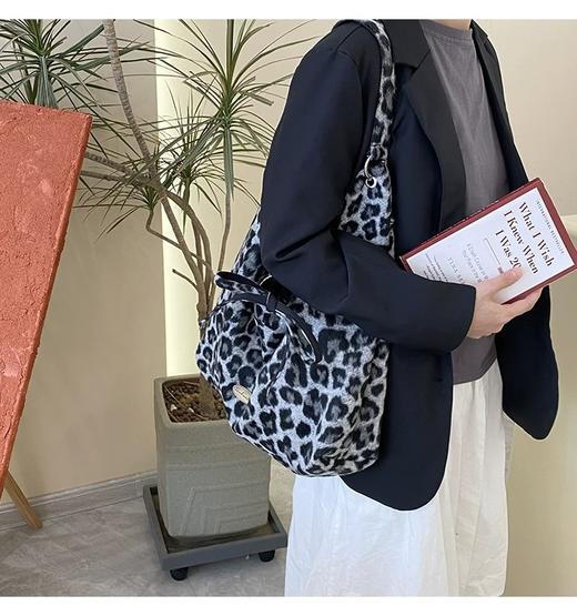 灰豹纹双面腋下包 商品图5