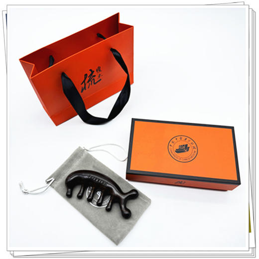 檀木经络保健梳(中国中医药出版社文创产品） 随时随地享受按摩 本梳精选紫光檀黑酸枝制作 适用于面部头颈手臂腿部穴位按摩和点按 商品图4