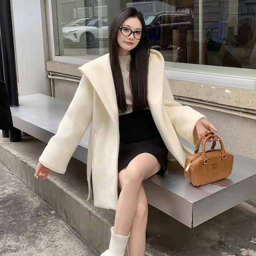 西遇短款白色大衣女秋季新款保暖气质简约设计感毛呢外套SS141159 商品图0