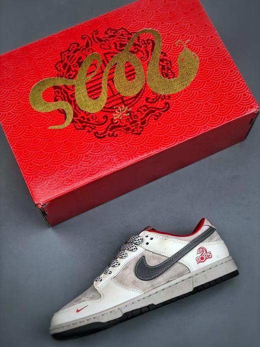 蛇年🐍限量发售！#蛇年先行者公司级 # SB Duck low“白灰蛇鳞高奢蛇年定制款” 商品图0