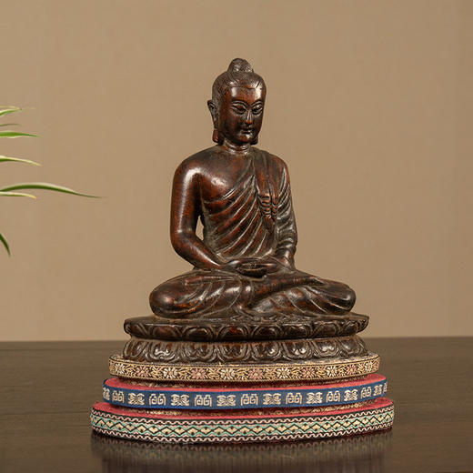 清 沉香木雕释迦摩尼佛像 商品图4