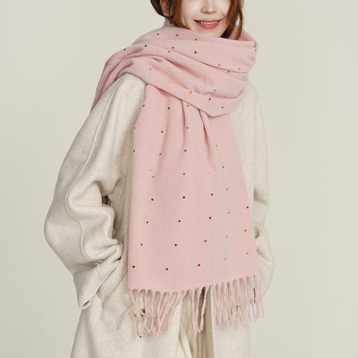 【柔软舒适，暖心相伴】冬季新款美拉德色披肩，单色点点围巾女，保暖舒适时尚靓丽，轻盈软糯亲肤柔软，走线工整精致，学生女性必备！ 商品图2