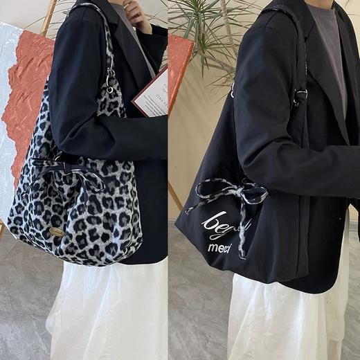 灰豹纹双面腋下包 商品图1