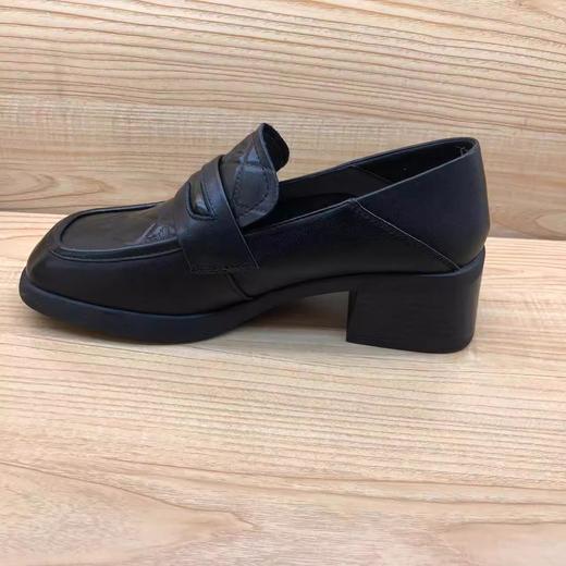 豪行春季新款时尚软底真皮粗跟方头乐福鞋女单鞋24112503 商品图2