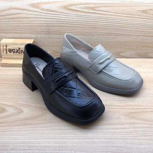 豪行春季新款时尚软底真皮粗跟方头乐福鞋女单鞋24112503 商品图4