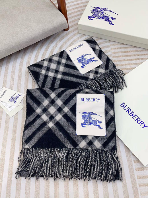 秋冬特惠💰260 巴宝莉格子围巾 商品图3