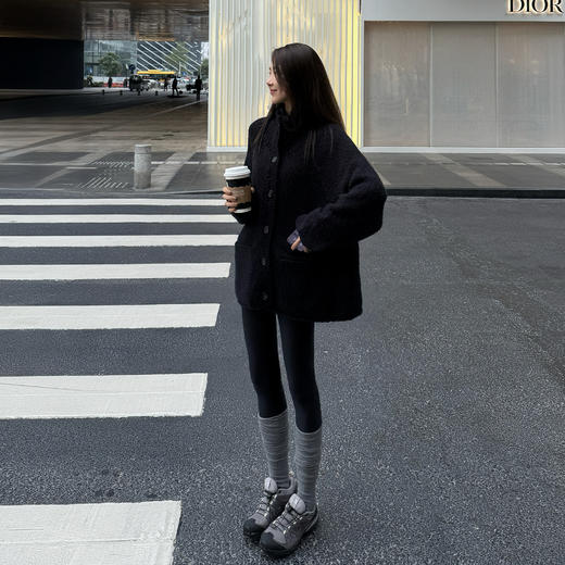 ROMI STUDIO“冬日松弛”绵羊毛纯手工钩针做旧毛织外套 RWBWSY1598 商品图0