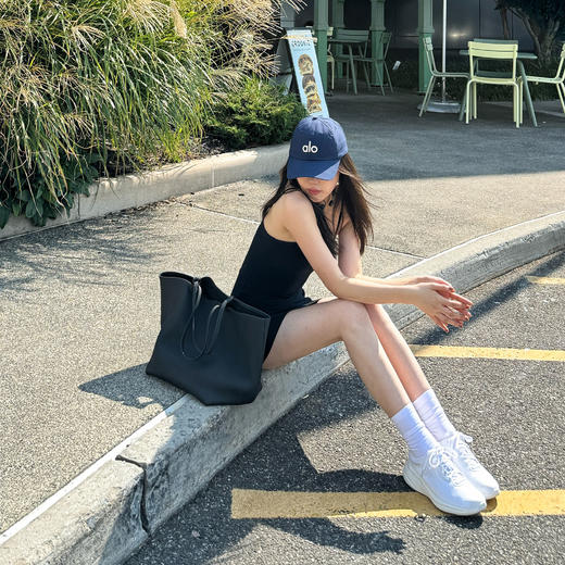 ROMI STUDIO“松弛自上”100头层牛皮拼羊皮小号托特包 RWBLP31642 商品图3