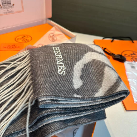 秋冬特惠💰260 爱马仕围巾重磅推荐 羊毛材质 非常保暖 商品图3