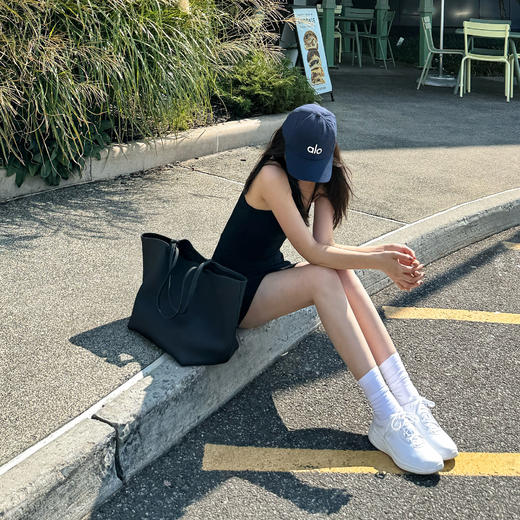 ROMI STUDIO“松弛自上”100头层牛皮拼羊皮小号托特包 RWBLP31642 商品图2