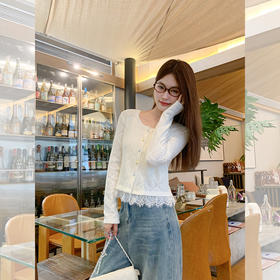 <曾小咸推荐>韩式蕾丝边勾花系扣小衫上衣