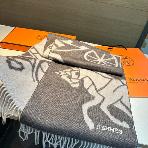 秋冬特惠💰260 爱马仕围巾重磅推荐 羊毛材质 非常保暖 商品图5