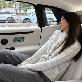 ROMI STUDIO“冬日松弛”费尔岛绒面花纱肌理感套头毛衫RWBWSY1586