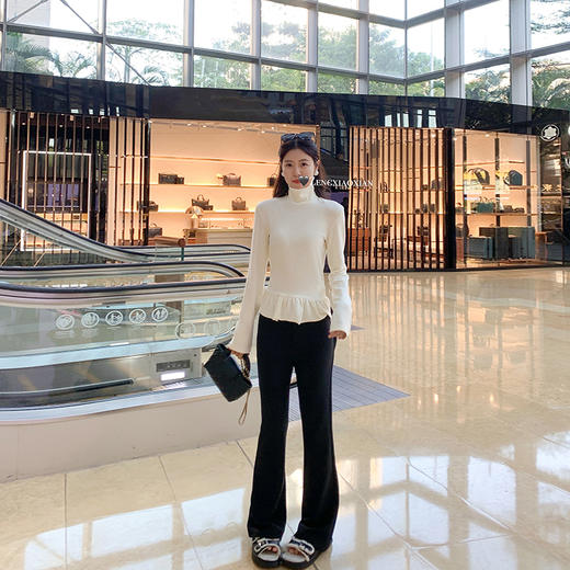 【99元任选2件】新品现货秒杀！卖完下架不再补 ！微信粉丝打折价！！ 2色下摆花边高领T恤打底衫 商品图6