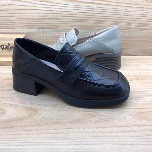 豪行春季新款时尚软底真皮粗跟方头乐福鞋女单鞋24112503 商品图5