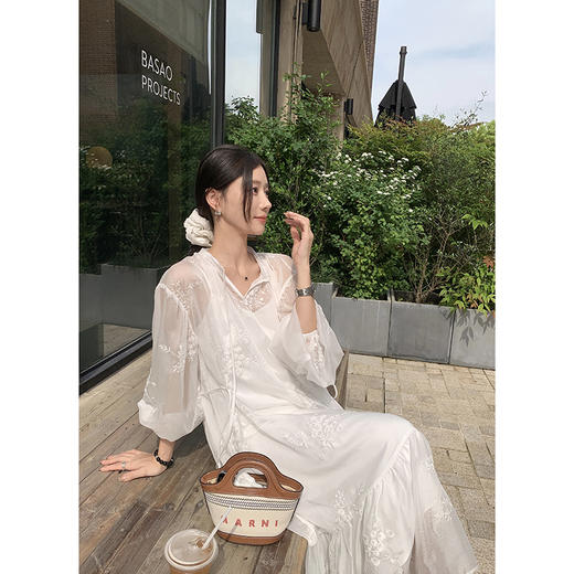 EKOOL4/28新品【月下白茶花】仿真丝V领连衣裙+吊带裙叠穿两件套 商品图0