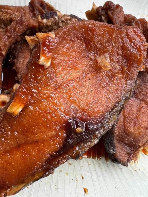 上海70年老字号-节日冷菜【甄选鱼身中段-上海本帮熏鱼】酱香浓郁，真材实料，每袋固体物＞80%，表皮焦黄酥脆，肉质先嫩多汁，鲜香浓郁，沪上800+门店💗新鲜鲢鱼制作！营养丰富❗ 商品图6