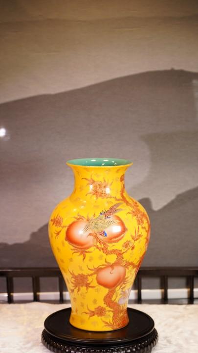 黄地金丝仙鹤九桃观音瓶 商品图0