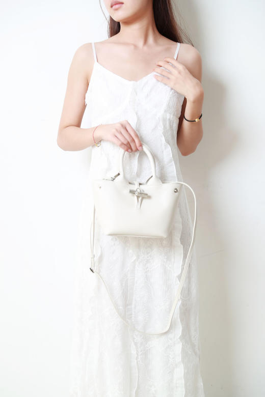 女神竹节扣包一枚，出口法国。盐田港渠道の牛皮革单肩包A122886 商品图0