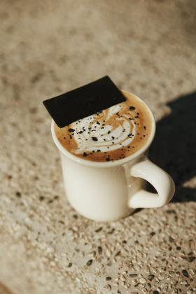 赢麻了!(黑芝麻米乳特调咖啡·热)