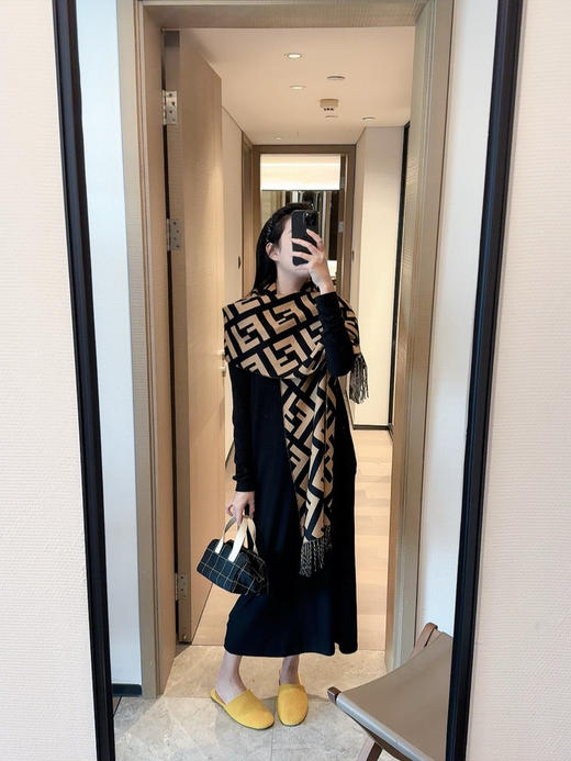 秋冬特惠💰150 芬迪围巾 女神及日常都非常好搭配的款 平时穿搭也非常好搭配 商品图4