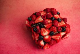 草莓开心果拿破仑蛋糕