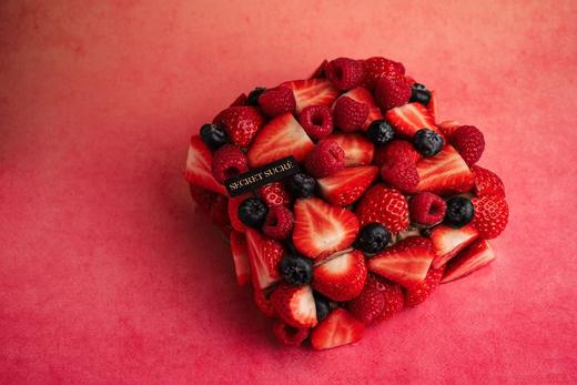 草莓开心果拿破仑蛋糕 商品图0