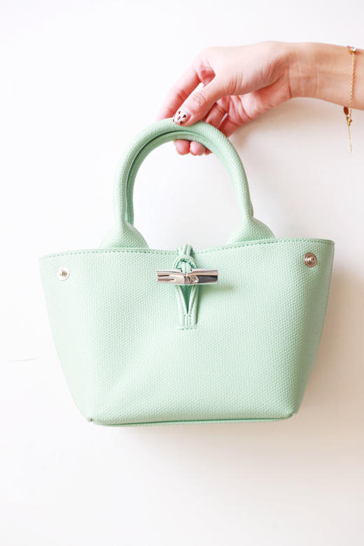 女神竹节扣包一枚，出口法国。盐田港渠道の牛皮革单肩包A122886 商品图9