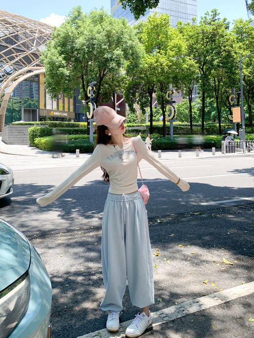 <曾小咸推荐>微信粉丝秒杀专场 仅此今天 活动结束下架【解锁甜酷】2色字母印花打底衫 日常119.99/件 立减60 秒杀59.99/件！！ 商品图6