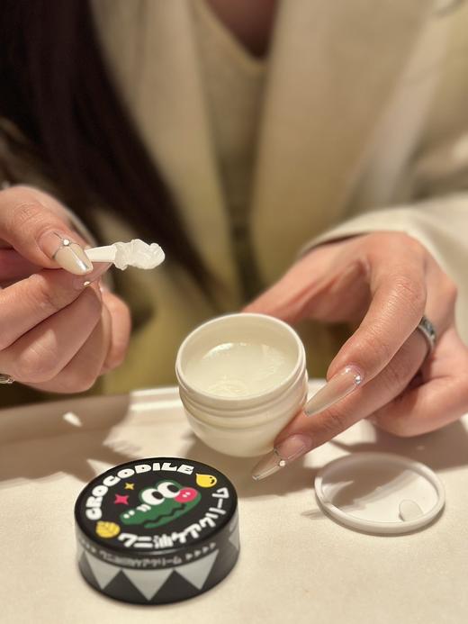 //💥🧨🧧【春节不打烊】39.9到手2支【Hengai哼爱滋润鳄鱼膏】❗全身可用❗秋季裂脚家中常备，时刻保持水润💦嫩出水‼🉑低成本滋润保湿！让你一年四季都无惧干燥的肌肤~告别皲裂 商品图4