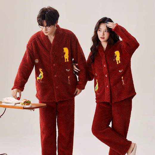 喜庆新年情侣男女珊瑚绒家居服 可外穿居家加厚保暖睡衣套装 商品图1