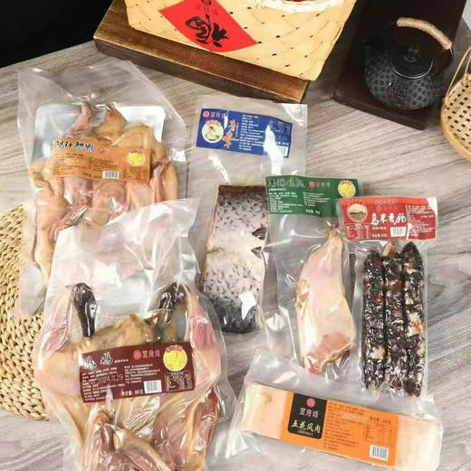 宜舟坊·腊味礼盒🎁
一提腊味将年味带回家！满满当当超有料！咸香腊味，给年夜饭锦上添花！真空包装，方便储存！时尚大气的中国红彰显满满的年味，送人更是心意倍显！ 商品图7