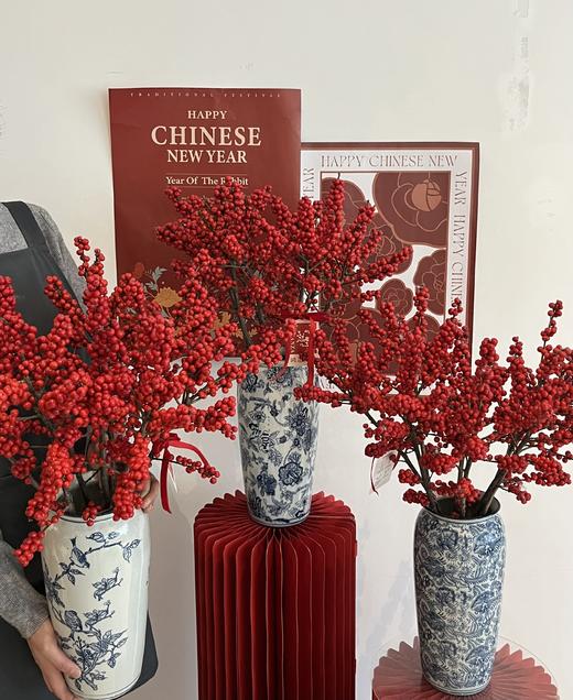 锦绣前程· 北美冬青陶瓷瓶花 商品图0